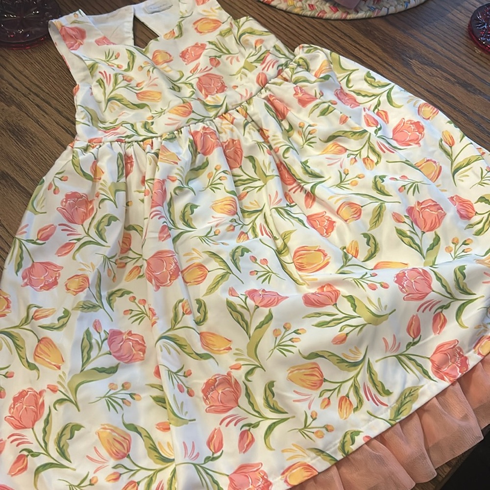 Beautiful floral dress with bow in the back